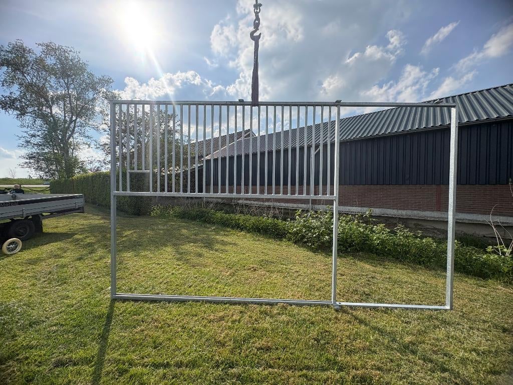 paardenbox voorwand met voeropening en opening schuifdeur, Weidegang, 4 paarden of pony's of meer