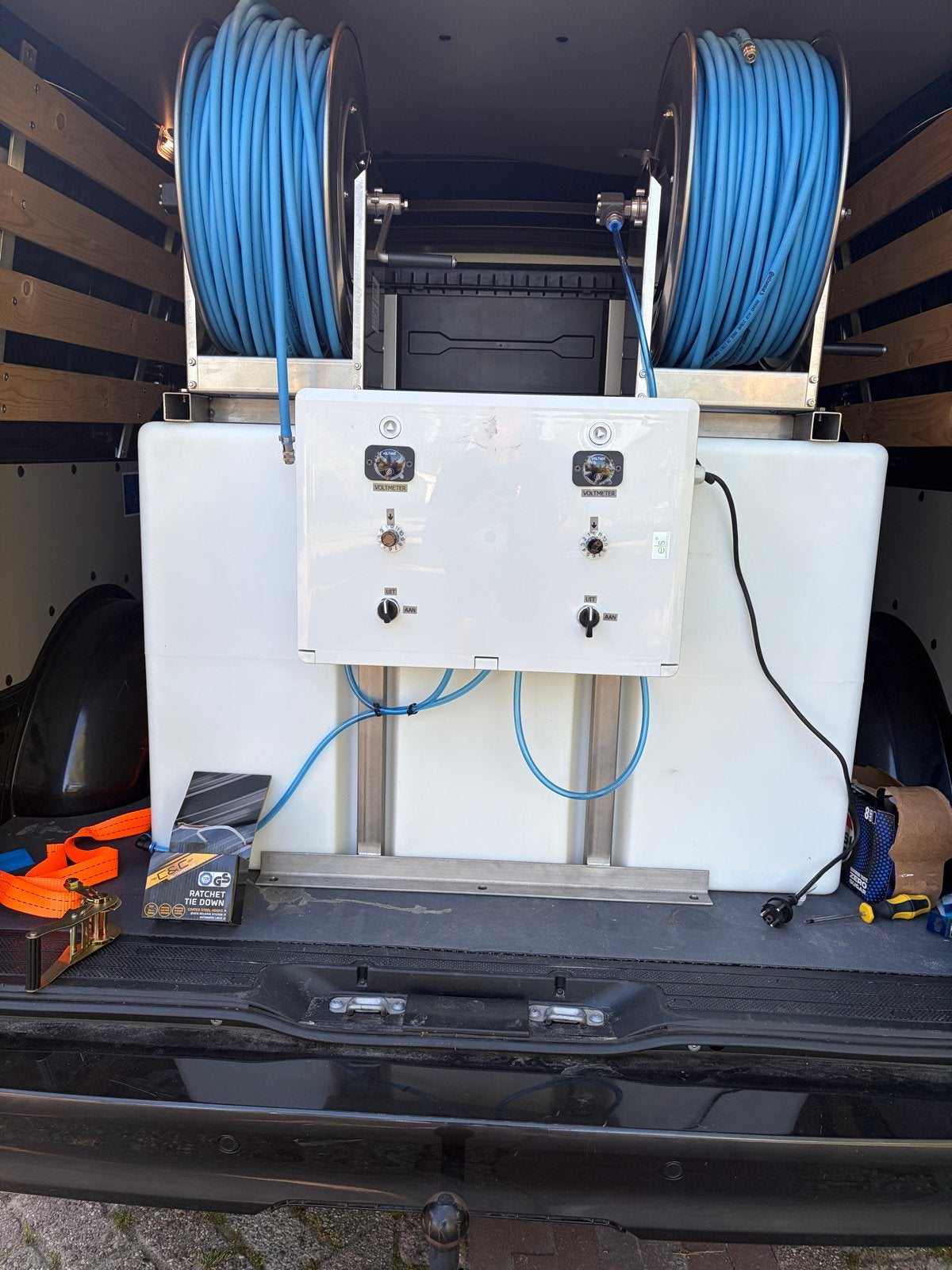 Tuckerpole systeem 650 liter watertank en dubbele haspel, Ophalen