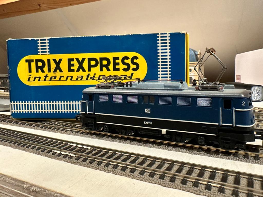 Trix Express International 2443 BR E10 138 H0=, Hobby en Vrije tijd, Modeltreinen | H0, Gelijkstroom, Trix, Wagon, Ophalen of Verzenden