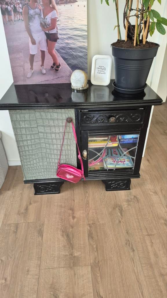 Gerestyled kastje zoekt nieuwe eigenaar (H75xB95xD40), Huis en Inrichting, Kasten | Dressoirs, Glas, 25 tot 50 cm, Vintage, te restylen