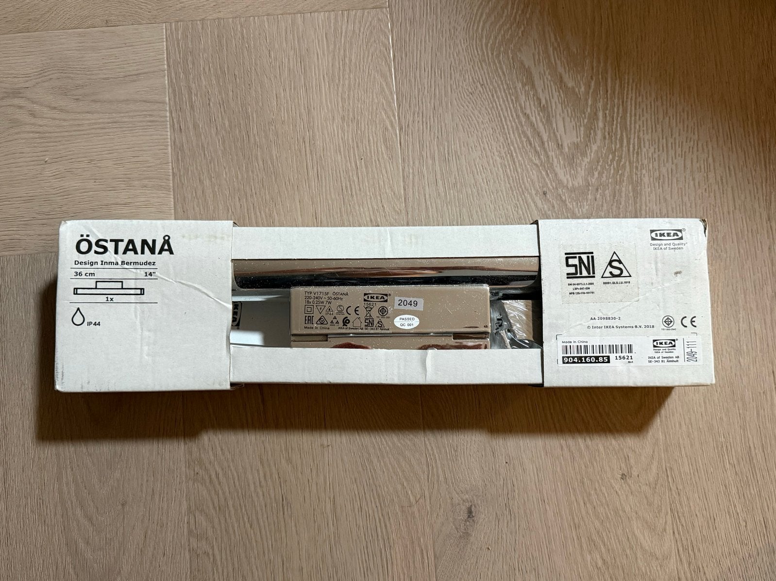 IKEA ÖSTANÅ LED-wandlamp, 36 cm, nieuw in doos, Huis en Inrichting, Metaal, Nieuw, Zilver, Modern