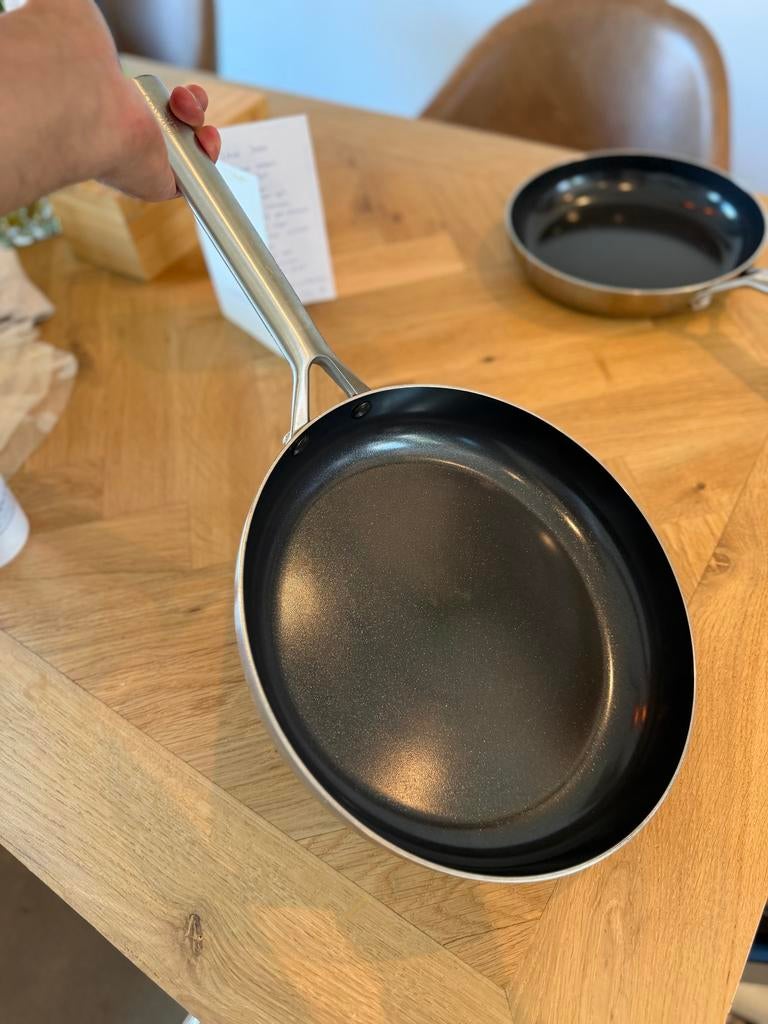 Van Kempen en Begeer koekenpannen 24 en 28 cm, Huis en Inrichting, Keuken | Potten en Pannen, Ophalen of Verzenden, Gebruikt, Aluminium