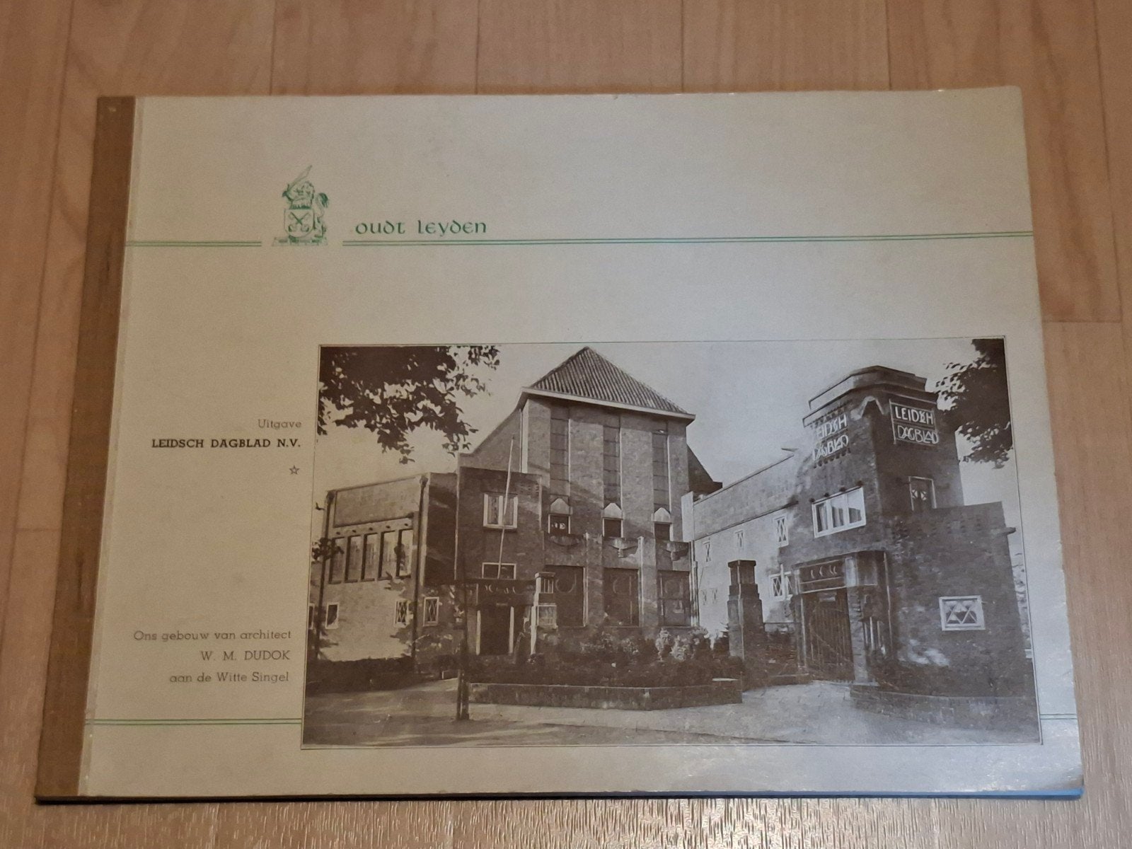 Oudt Leyden is een uitgave van het Leidsch Dagblad (1954?), Ophalen of Verzenden, Gelezen