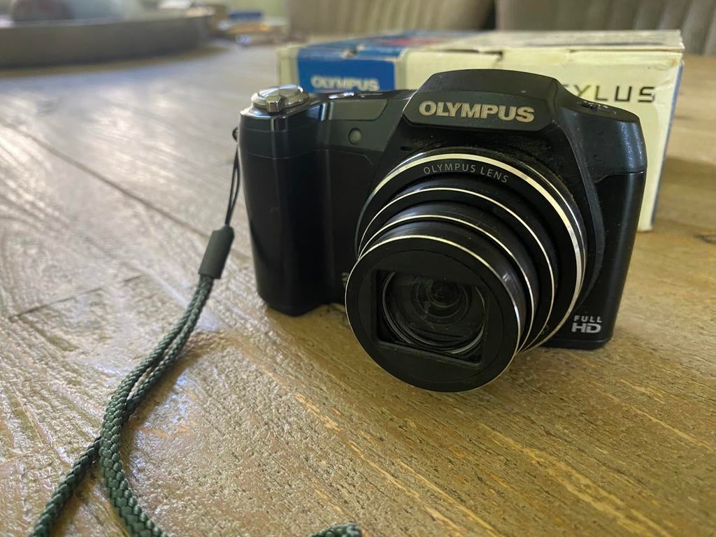 Olympus stylus SZ16 in doos topklasse camera, Audio, Tv en Foto, Fotocamera's Digitaal, Ophalen of Verzenden, Zo goed als nieuw