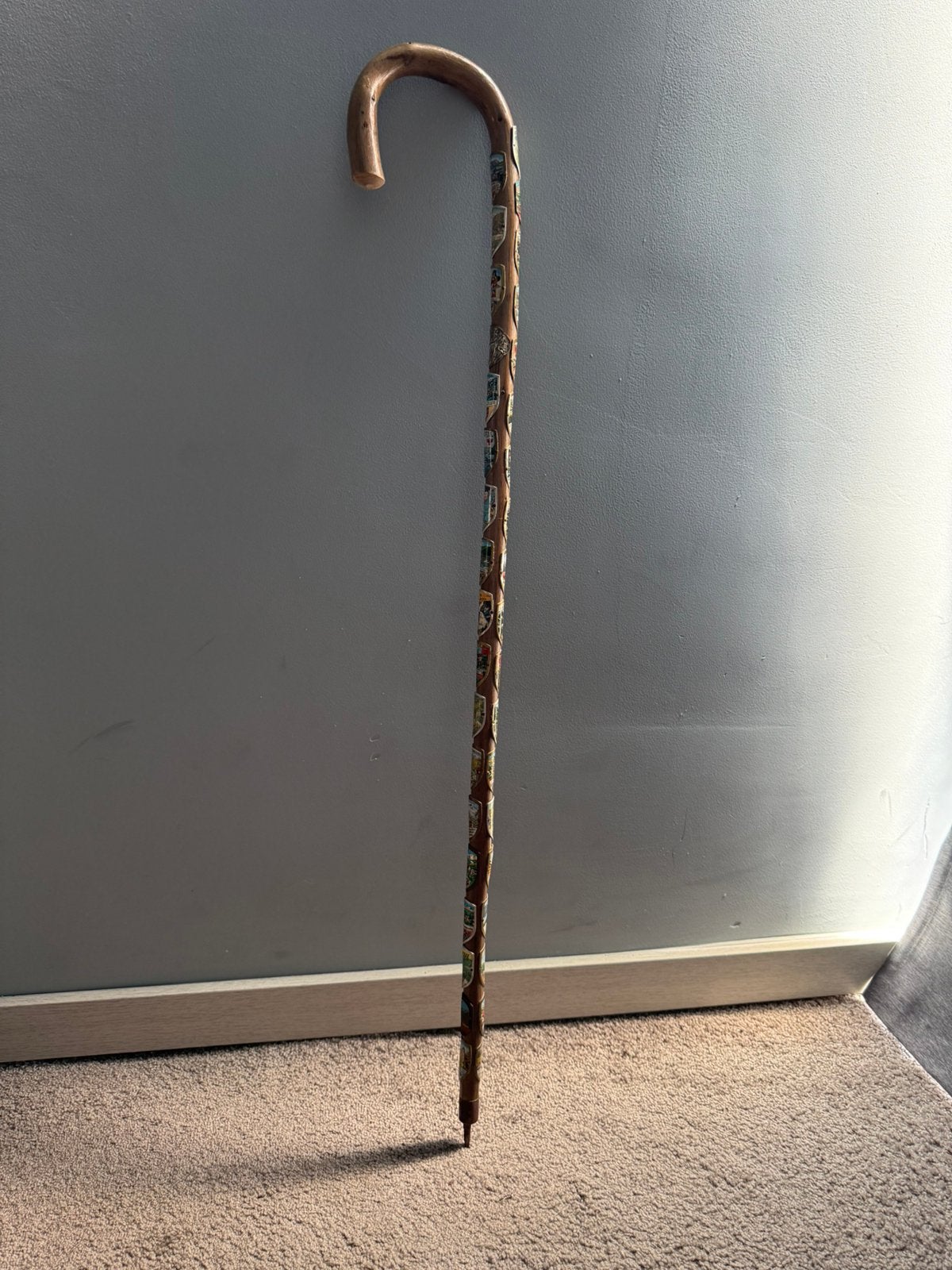 Wandelstok met 37 schildjes, Ophalen, Zo goed als nieuw