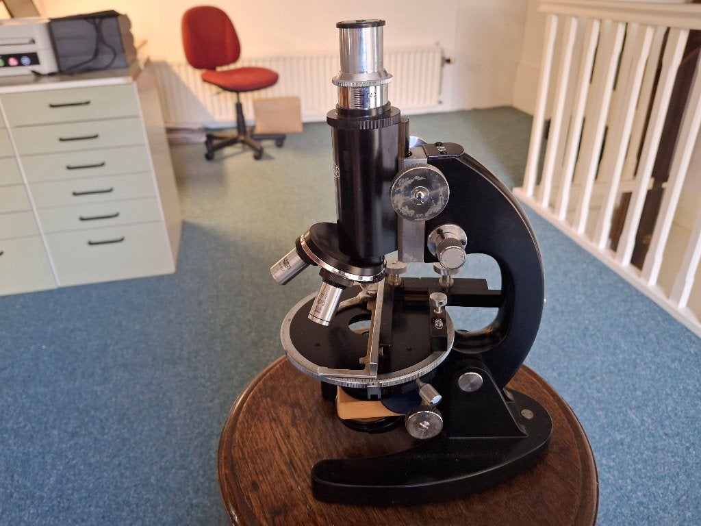 Vintage Biologische Microscoop met Oculairs en Objectieven, Ophalen of Verzenden, Gebruikt, 1000x of meer, Biologische microscoop