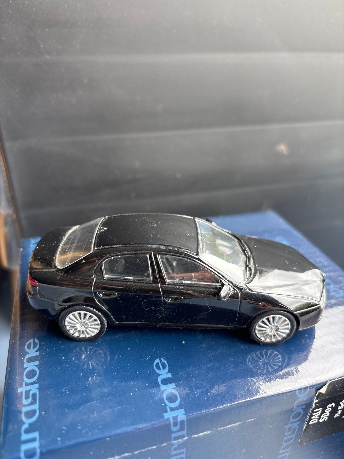Alfa Romeo 159 James Bond Collectie Modelauto, Ophalen of Verzenden, Gebruikt, Auto, Universal Hobbies