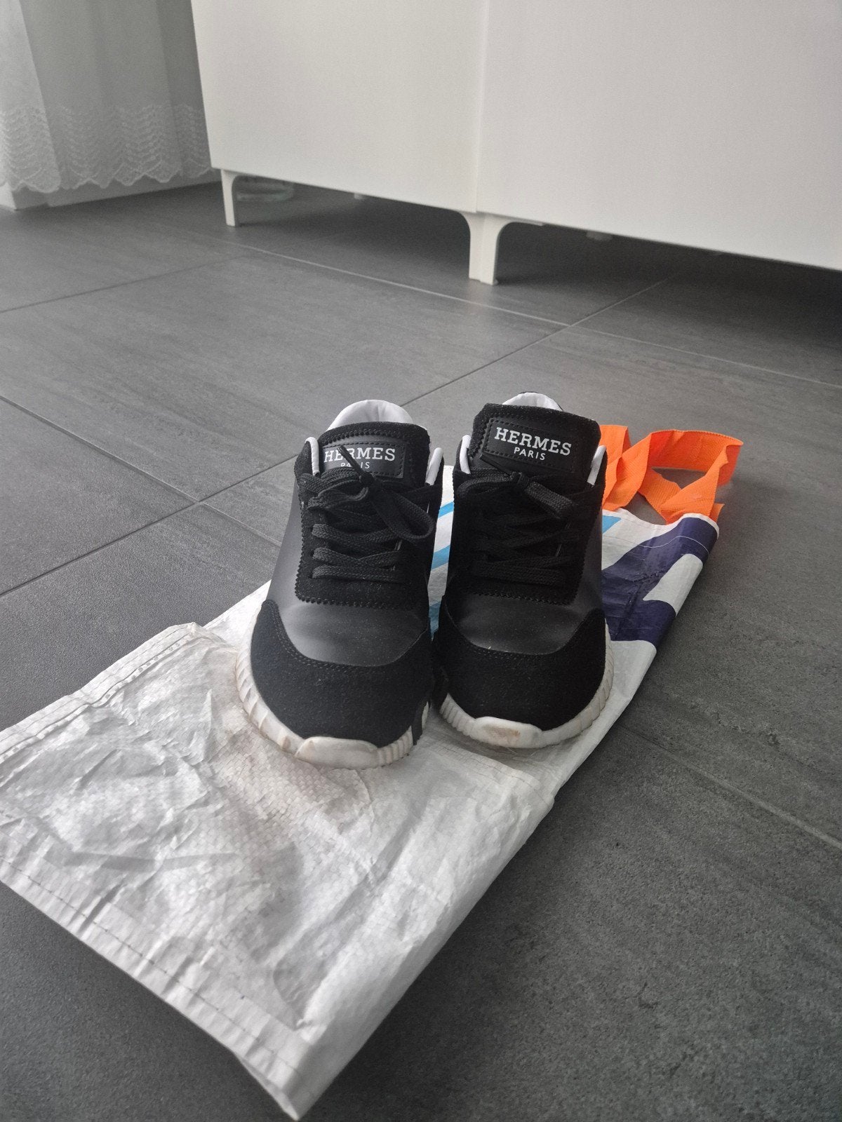 Zwarte Hermes sneakers - Maat 40, Zwart, Ophalen of Verzenden, Sneakers of Gympen, Zo goed als nieuw