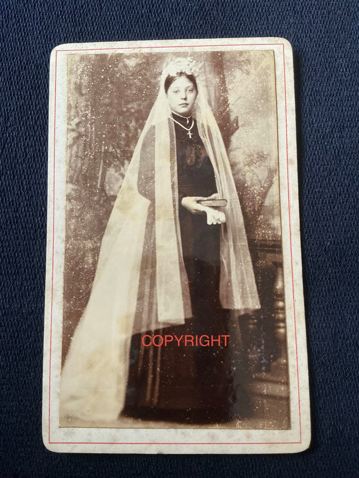 CDV, Tienermeisje, COMMUNIE, Carte de Visite, Ophalen of Verzenden, Voor 1940, Gebruikt, Foto