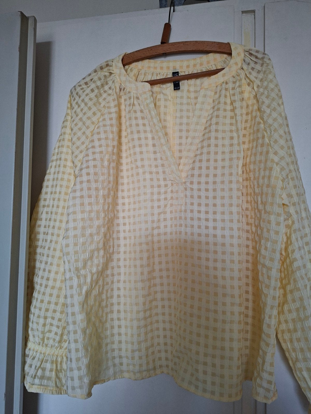 Gele blouse met lange mouwen maat 42 44, Kleding | Dames, Blouses en Tunieken, Verzenden, Geel, Maat 42/44 (L), Zo goed als nieuw