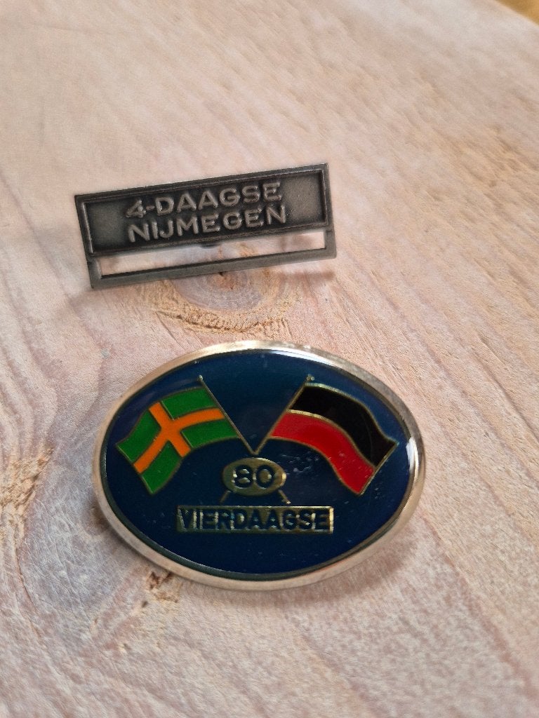 Medaille Nijmeegse Vierdaagse 80 jaar, Ophalen of Verzenden, Overige soorten, Nederland, Lintje, Medaille of Wings