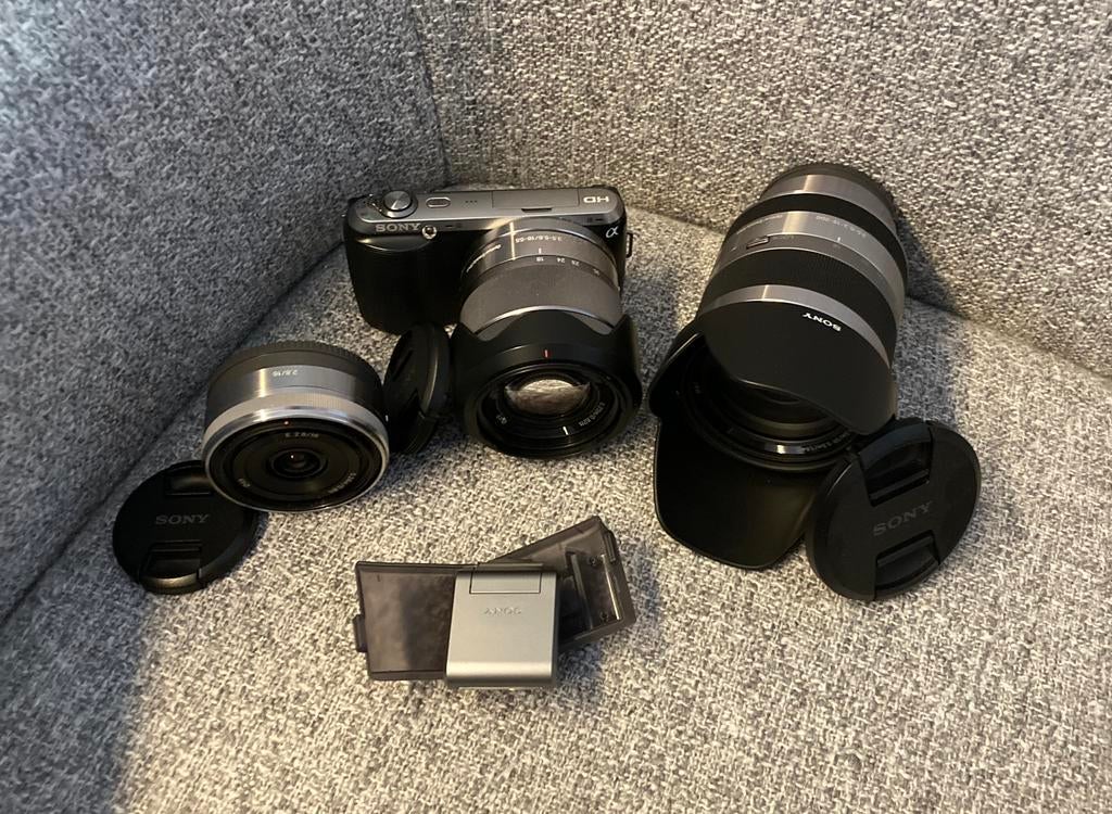 Sony Nex C3 met sel18200, sel1855 en sel16f28 en flitser, Ophalen, Gebruikt, Compact, Sony