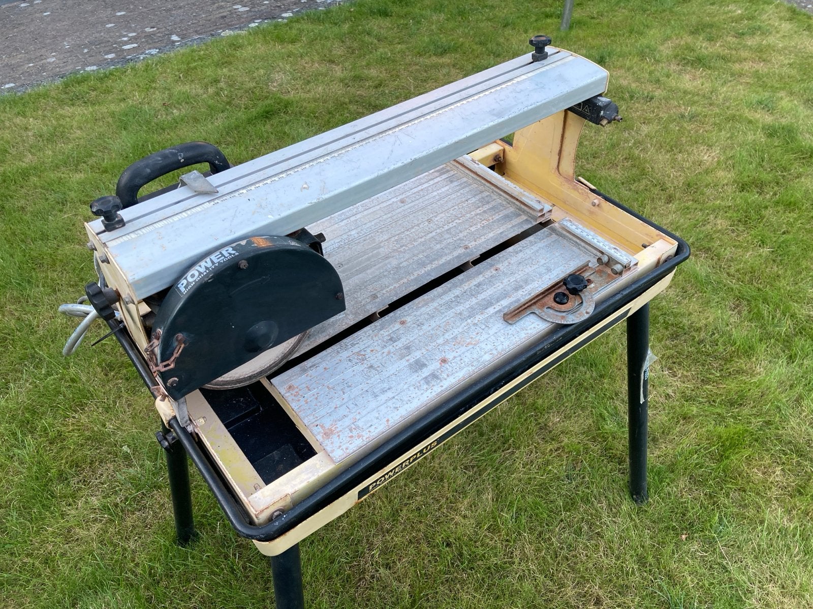 Zaagtafel voor tegels (max 45cm) - Powerplus X240, Ophalen, Minder dan 30 mm, Gebruikt, Overige typen