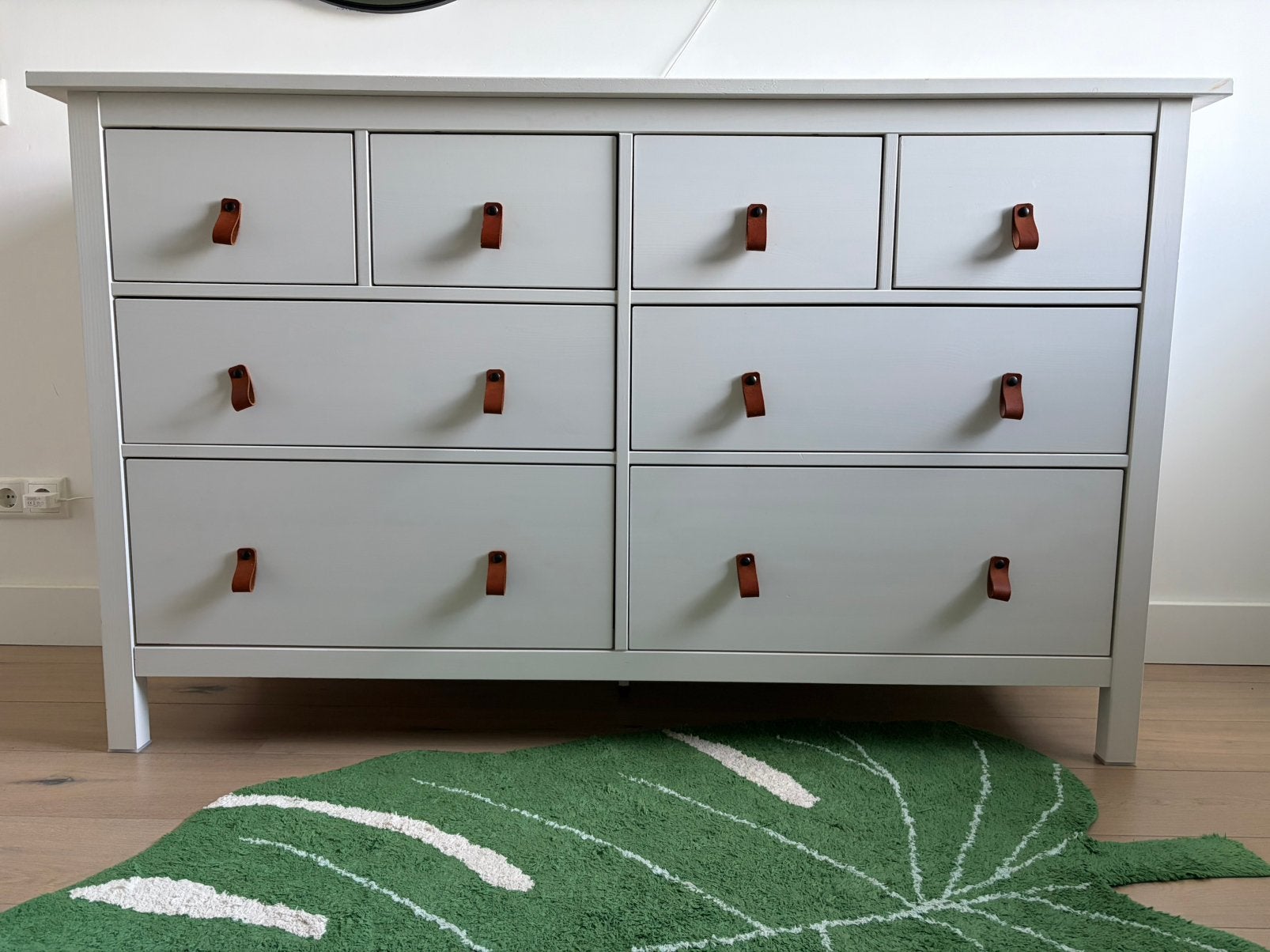 Grote commode met leren handgrepen, Kinderen en Baby's, Kinderkamer | Commodes en Kasten, Ophalen, 50 tot 70 cm, 90 tot 105 cm