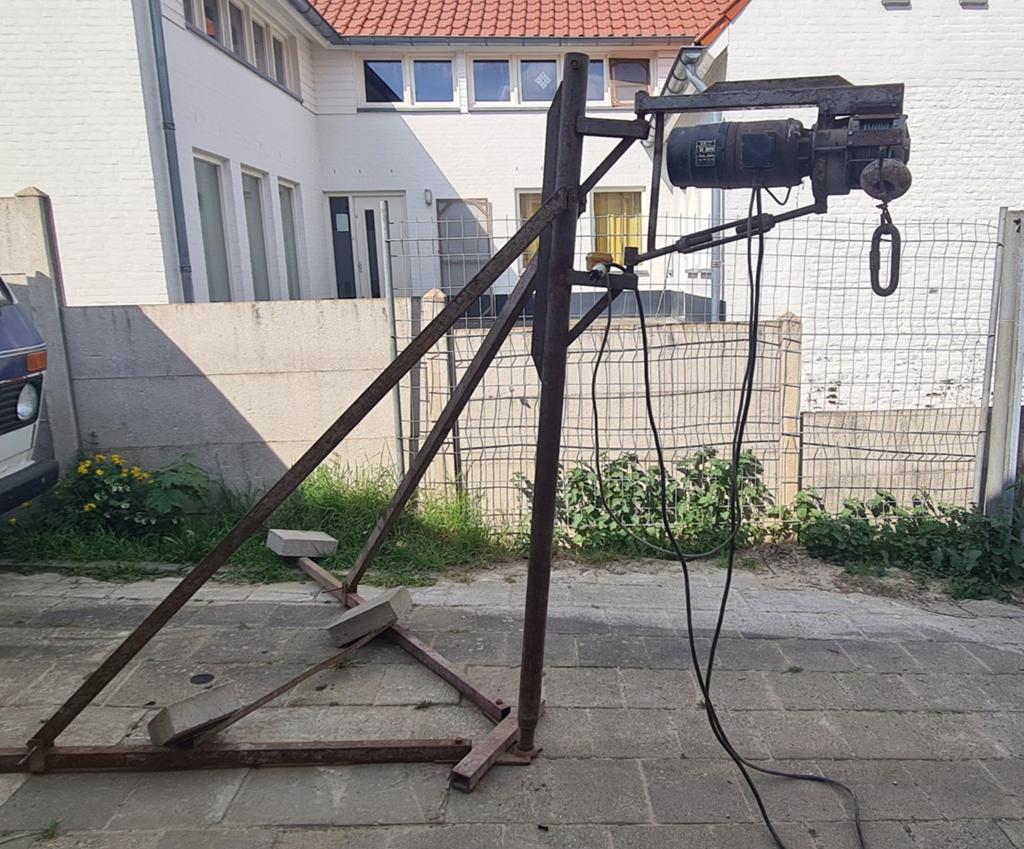 Takel met frame (Daklift / Bouwlift) voor plat dak, Ophalen, Gebruikt