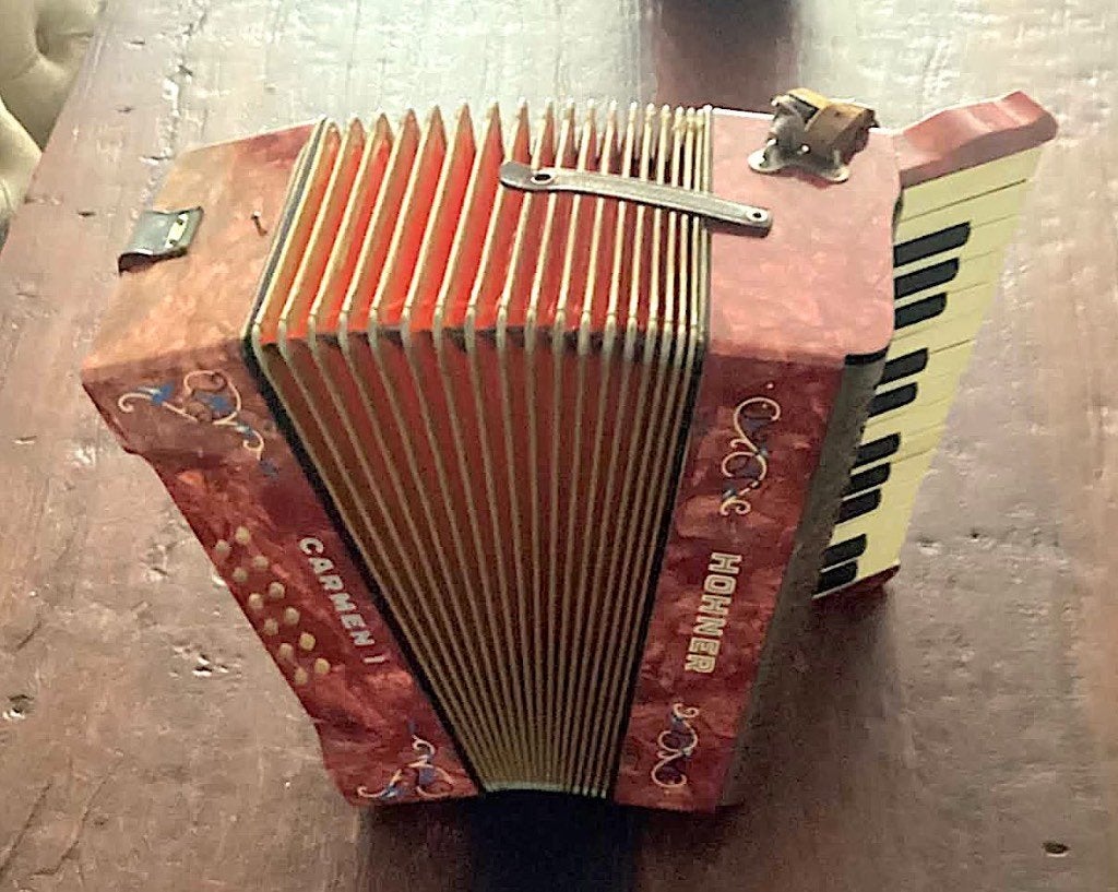 Te koop liefhebbers piano Accordeon Hohner Carmen 1, Muziek en Instrumenten, Gebruikt, Met riemen, 32-bas, Hohner