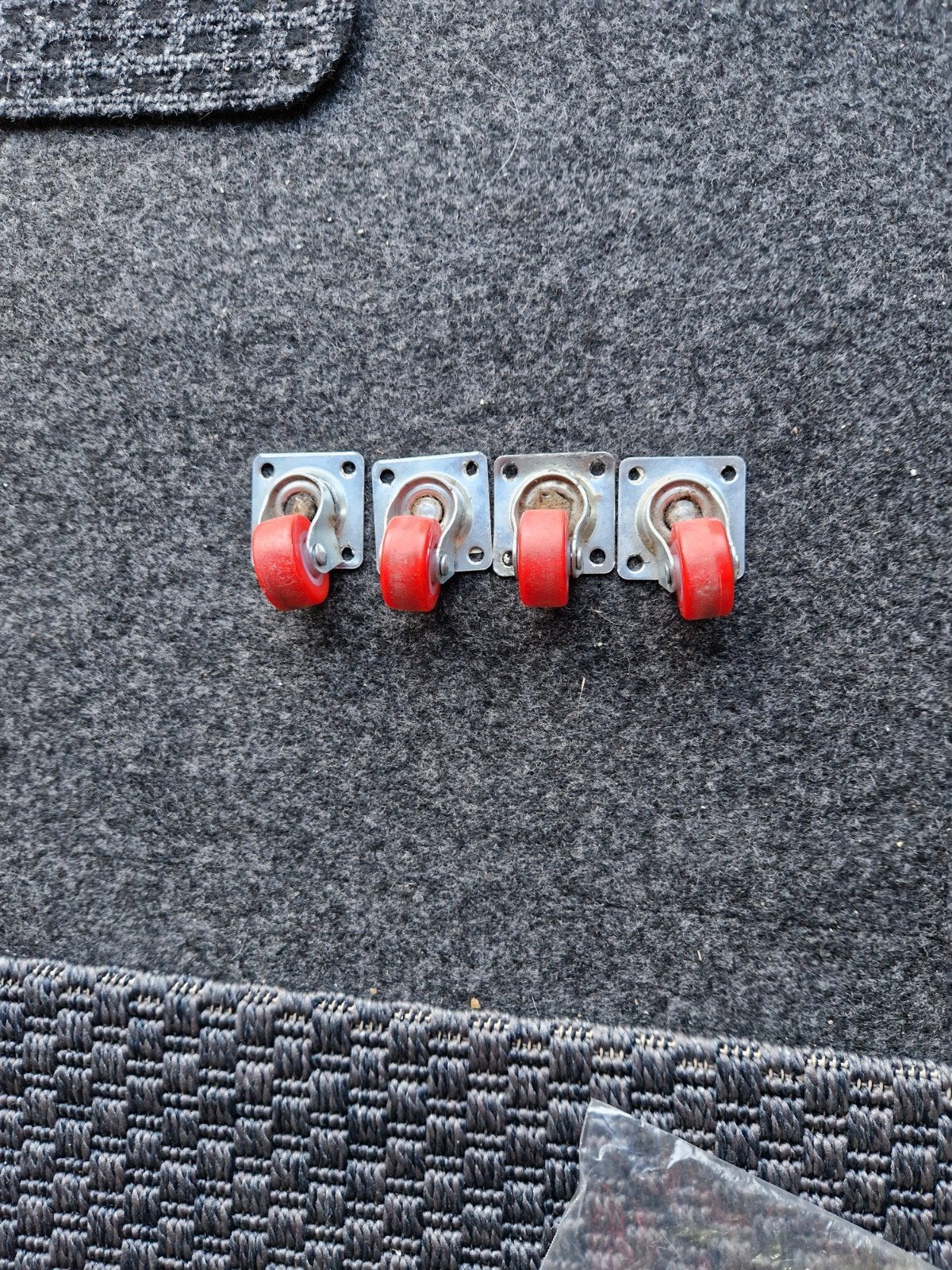 4x Zwenkwieltjes - Rood - Gebruikt, Doe-het-zelf en Verbouw, Ophalen of Verzenden