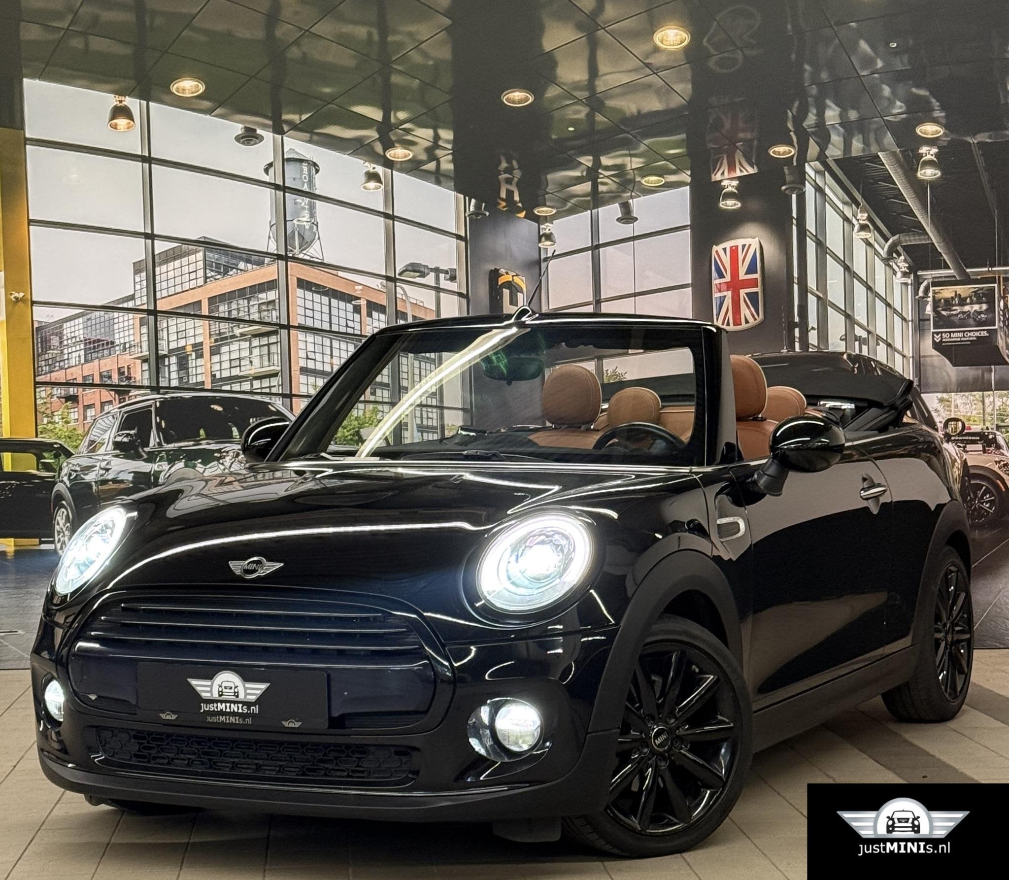 MINI COOPER CABRIO AUT LEDER|NAVI|LED\1E EIG, 136 pk, Gebruikt, 4 stoelen, Zwart