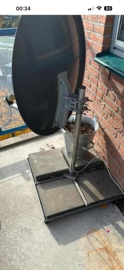 Schotel antenne SAB 80 cm inclusief kabels en staand voet, Ophalen of Verzenden, Zo goed als nieuw, Overige merken