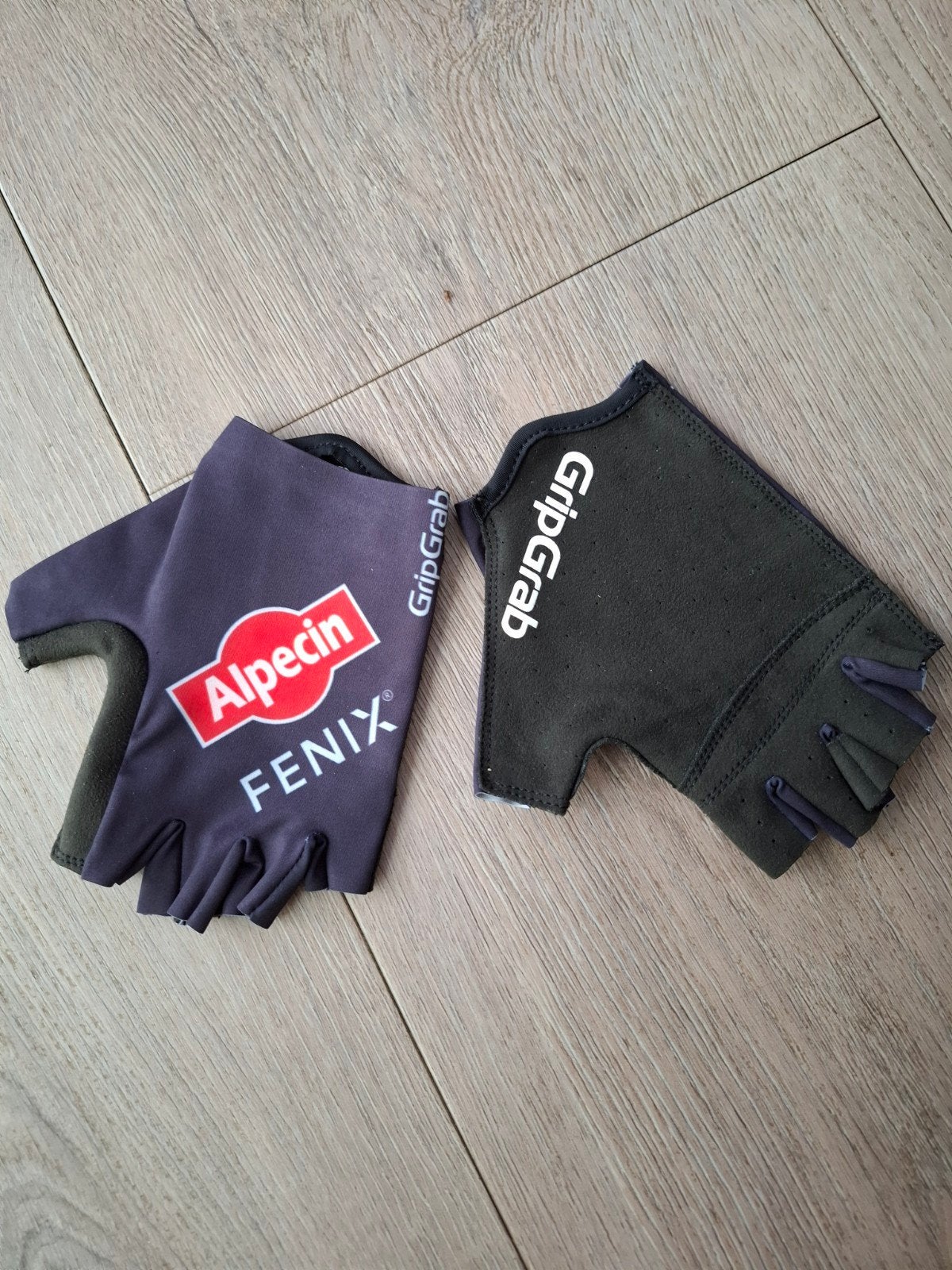 Alpecin fenix handschoenen nieuw maat m, Fietsen en Brommers, Fietsaccessoires | Fietskleding, Ophalen of Verzenden, Nieuw, Handschoenen