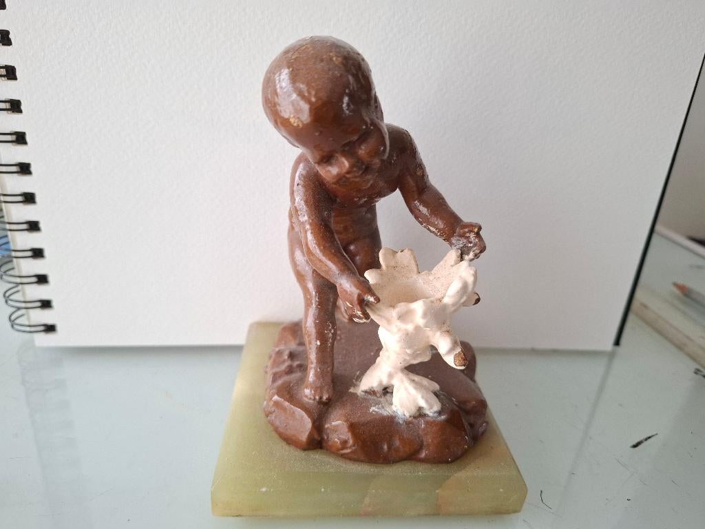 Jongen met zwaan, Antiek en Kunst, Minder dan 20 cm, Verzenden, Beeld, Europa