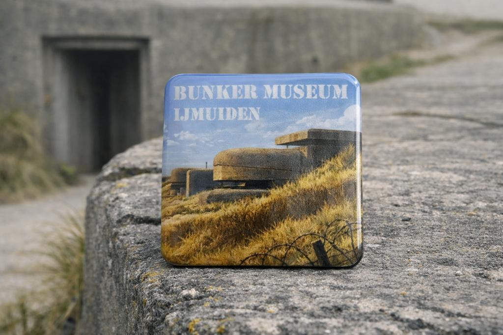 WW2 Bunkermuseum IJmuiden Magneet - RJ Army - IJmuiden, Ophalen of Verzenden, Landmacht, Nederland, Embleem of Badge