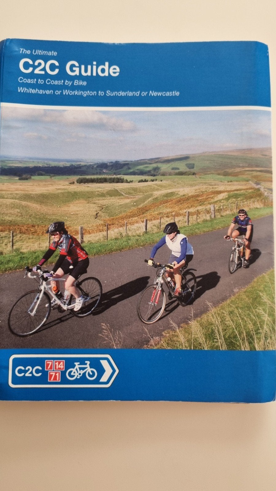 C2C Guide  fietsgids, Europa, Ophalen of Verzenden, Reisgids of -boek, Gelezen