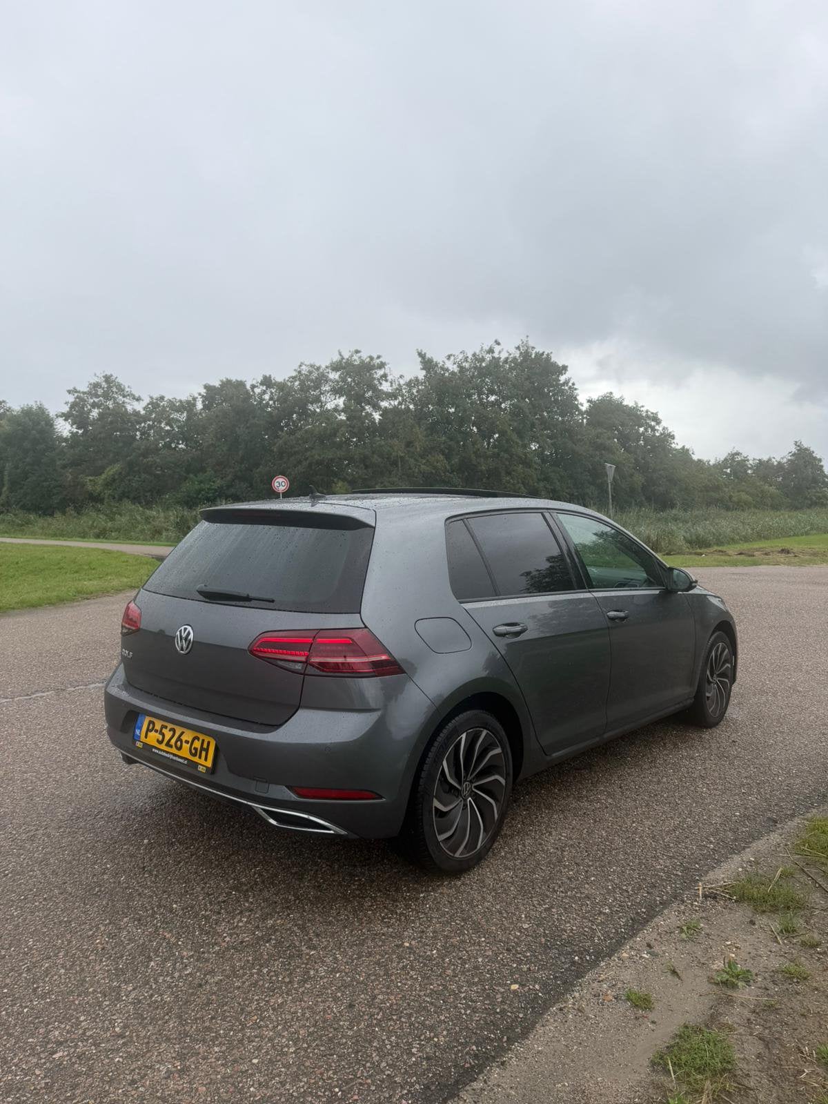 Foto 4 van Volkswagen Golf 1.5 TSI 150pk 7-DSG 2019 PANO - KEYLESS