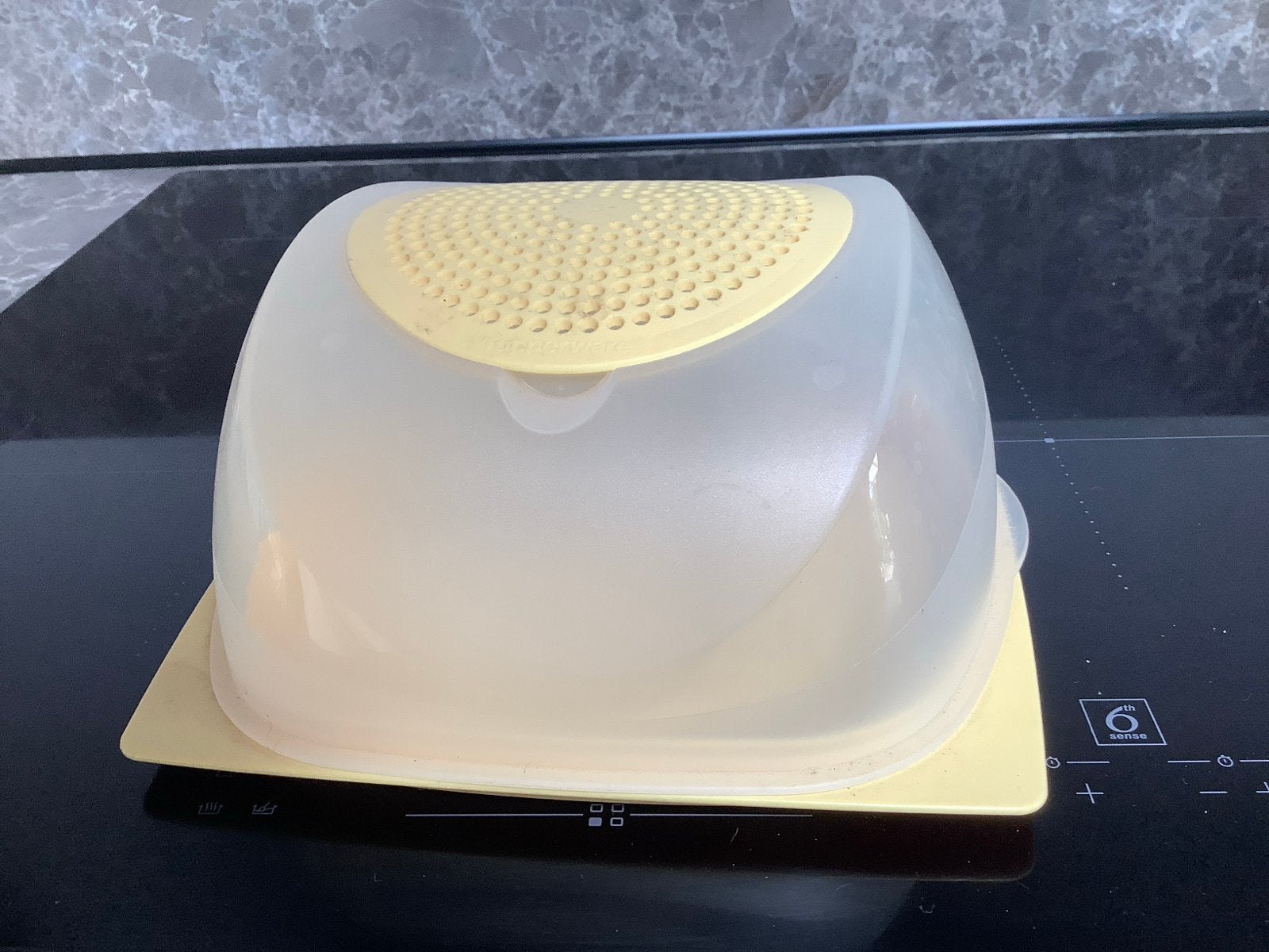Tupperware kaasstolp, Bewaardoos, Geel, Ophalen of Verzenden, Zo goed als nieuw