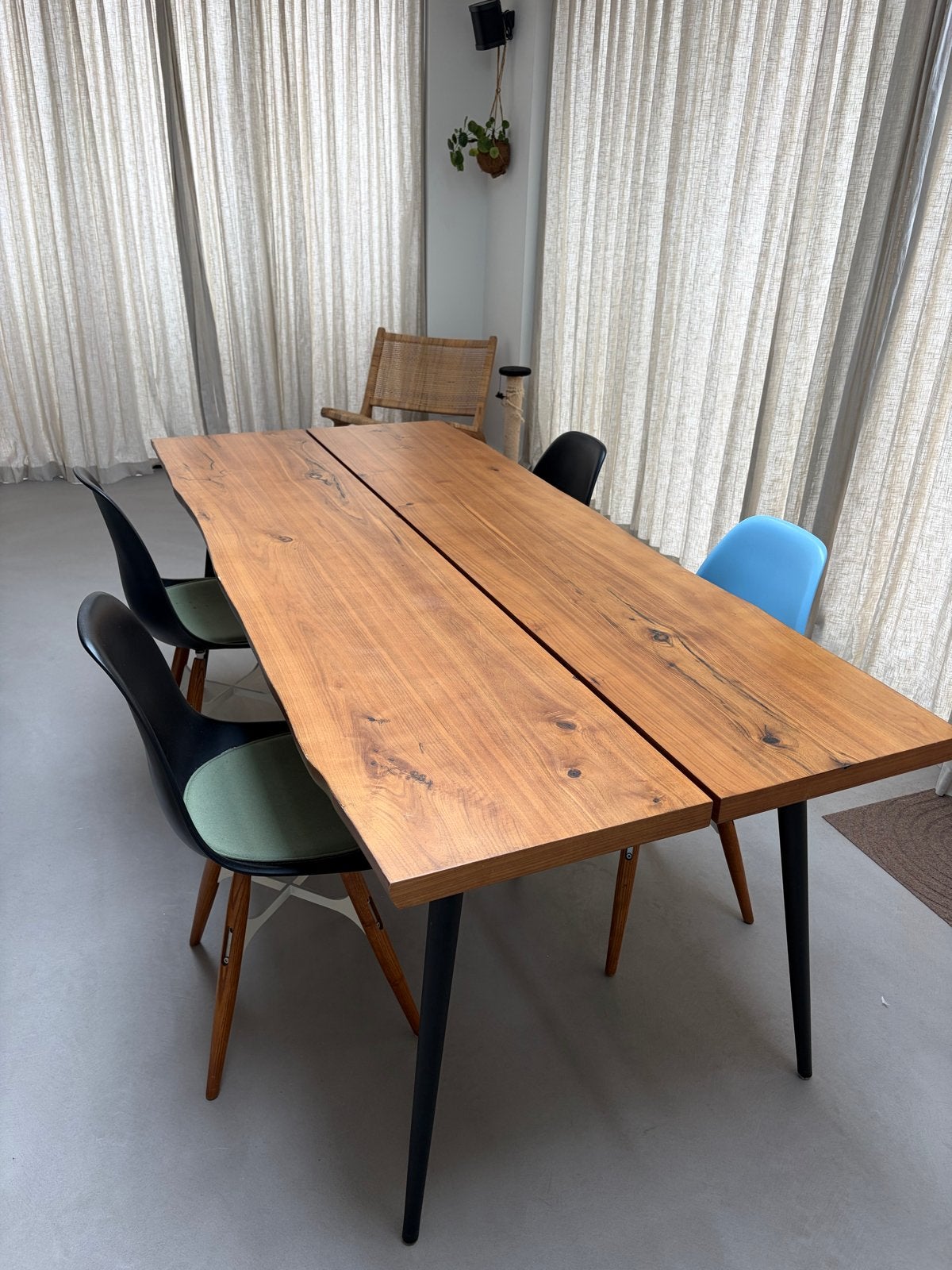Robuuste houten eettafel met metalen poten, Ophalen, Gebruikt, 200 cm of meer, 50 tot 100 cm