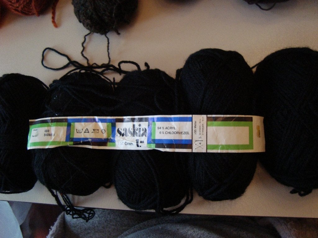 5 zwarte bollen wol, Hobby en Vrije tijd, Breien en Haken, Ophalen of Verzenden, Nieuw, Breien of Haken, Wol of Garen