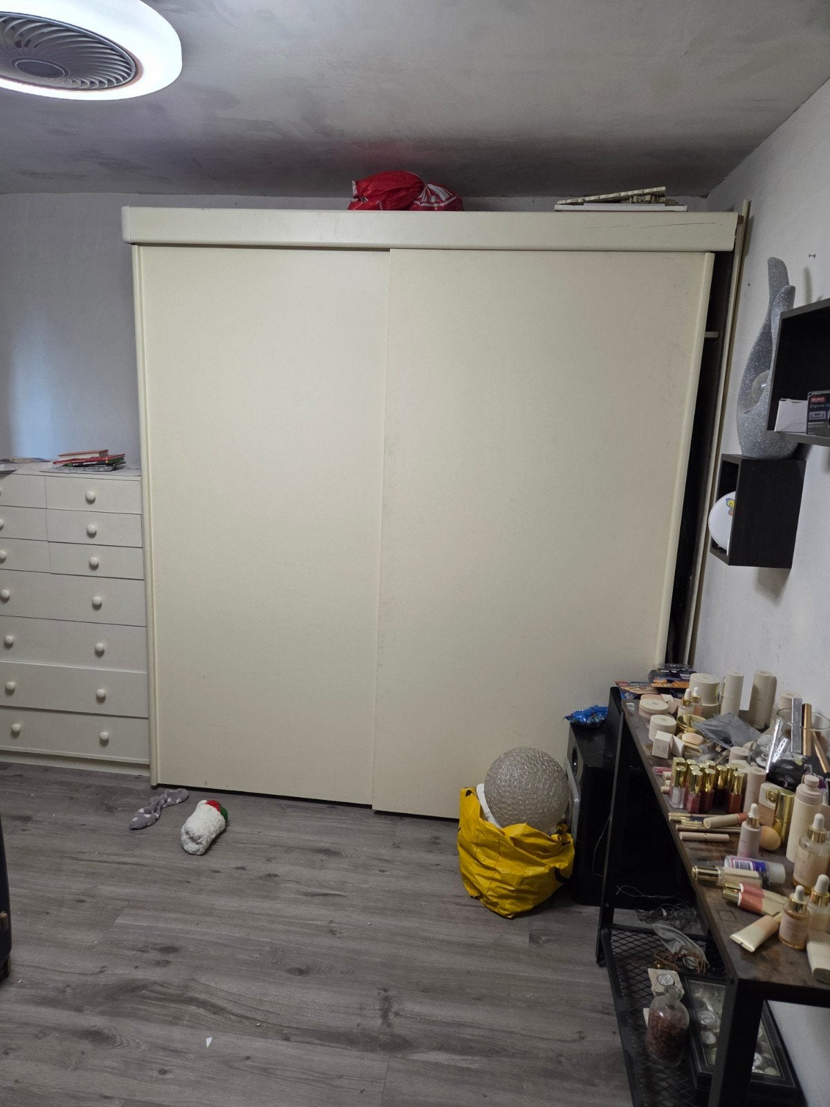Ruime kledingkast met 2 schuifdeuren, Ophalen, 50 tot 75 cm, 200 cm of meer, 200 cm of meer