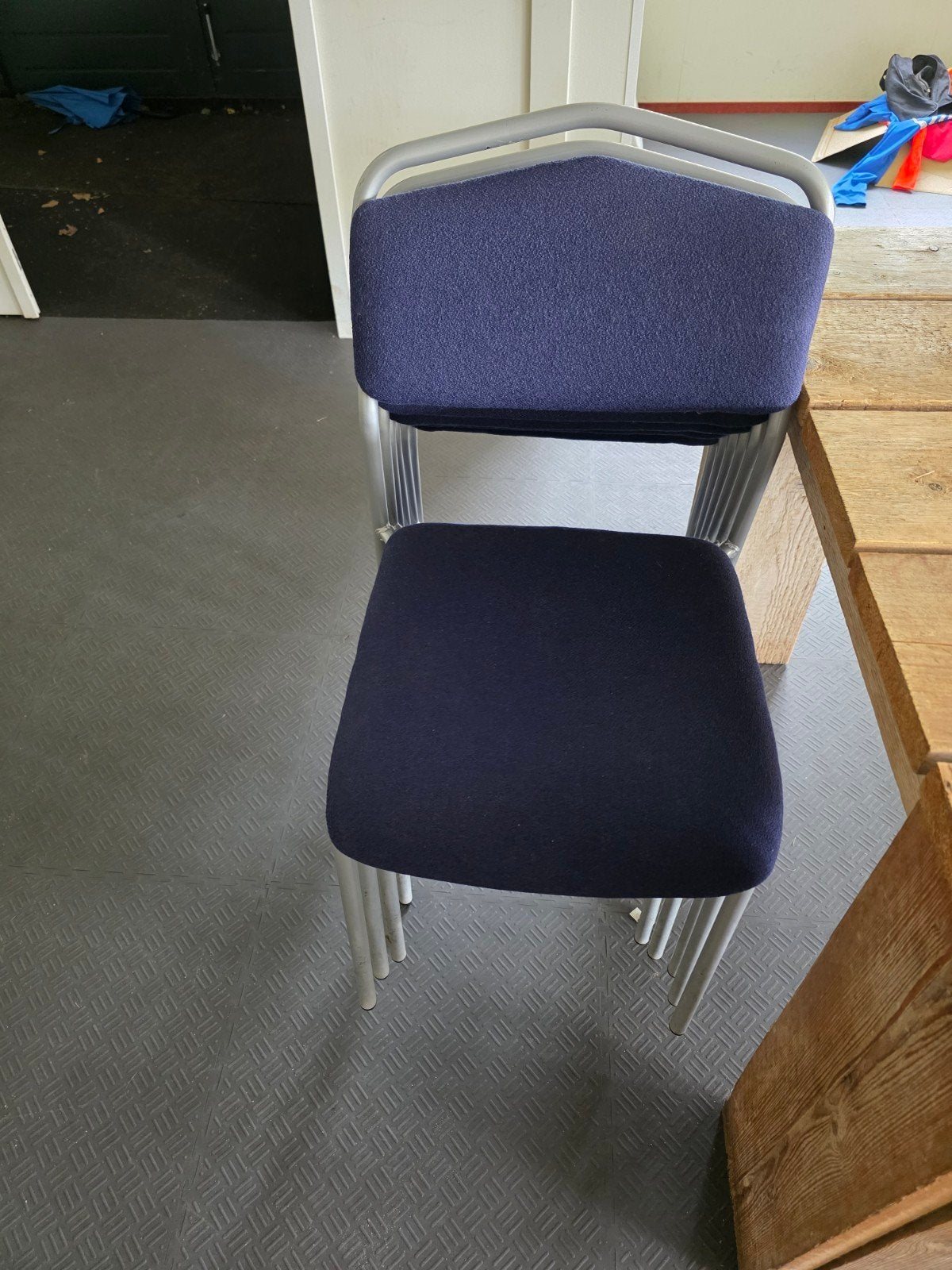 Stapelbare stoelen, blauw stof, metaal, 6 stuks, Ophalen, Gebruikt, Blauw, Vijf, Zes of meer stoelen
