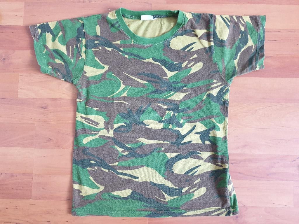 Camouflage / Leger T-shirt - Maat 140 - ZGAN, Kinderen en Baby's, Kinderkleding | Maat 140, Ophalen of Verzenden, Zo goed als nieuw