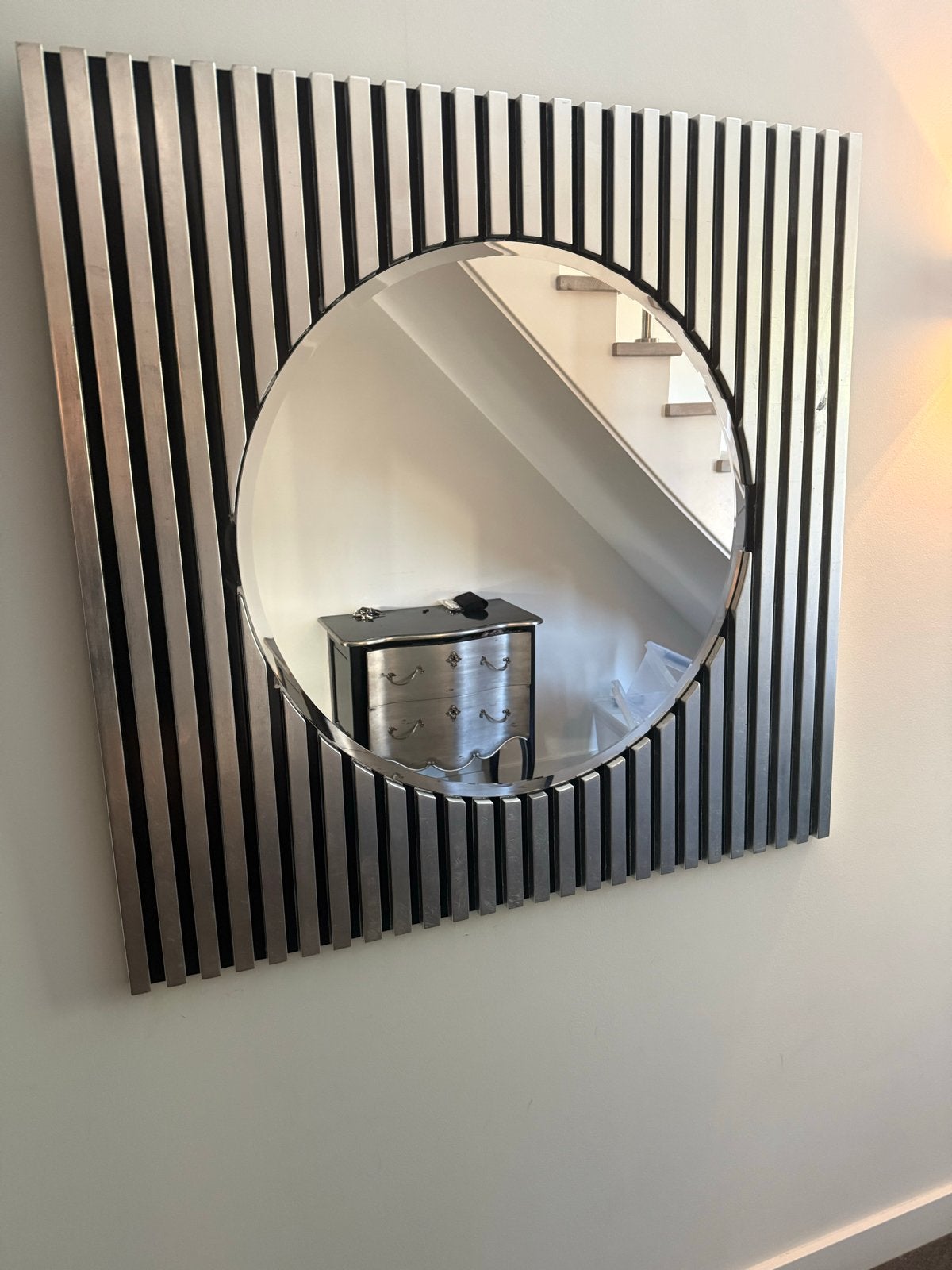 Zilverkleurige spiegel met zwart houten frame, Ophalen, 100 tot 150 cm, Zo goed als nieuw, 100 tot 125 cm