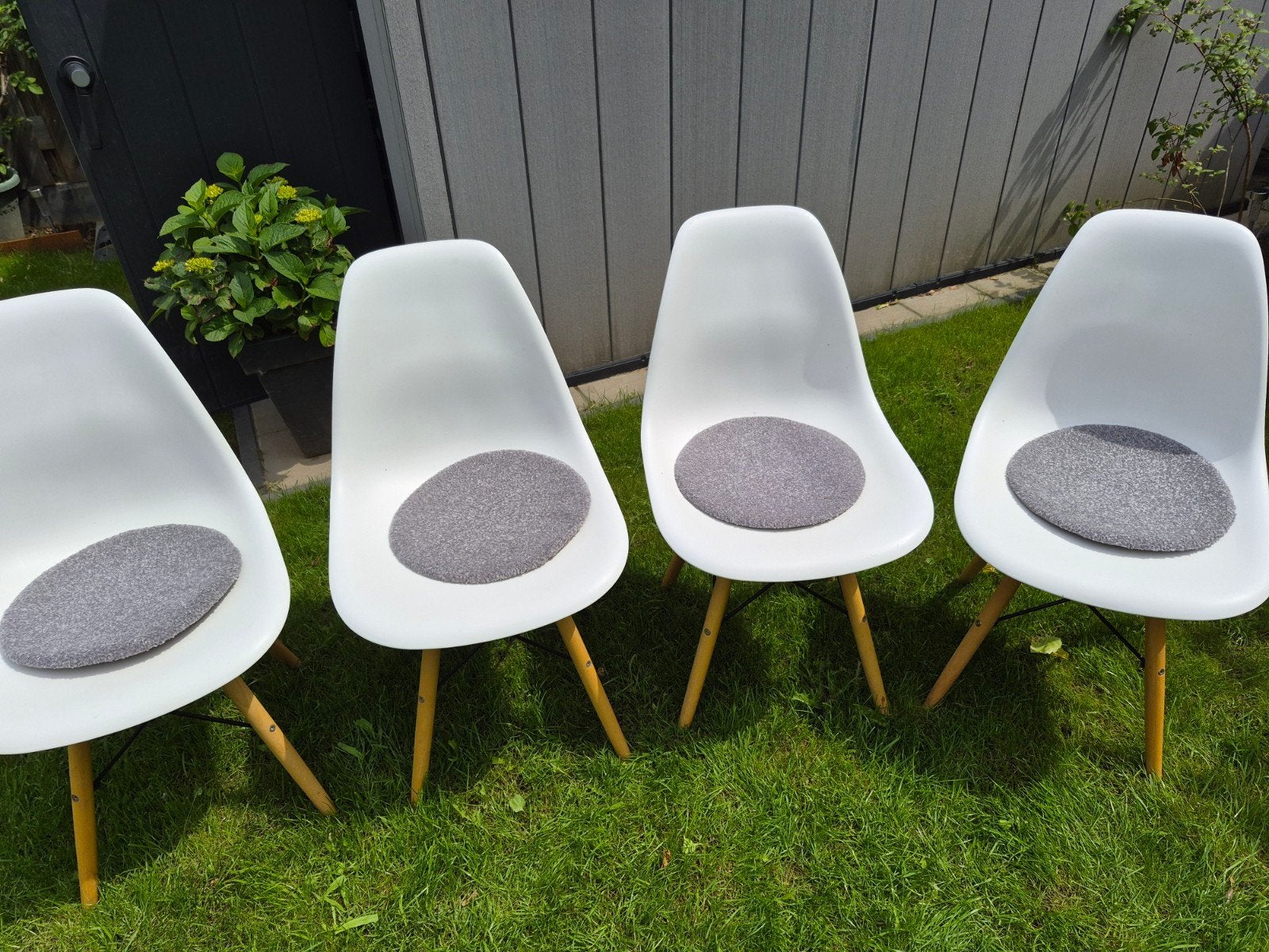 Set van 4 Witte Eetkamerstoelen met Houten Poten, Huis en Inrichting, Stoelen, Gebruikt, Modern, Scandinavisch, Wit, Vier