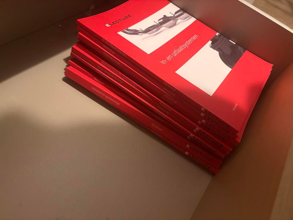 Electude Advanced Boeken - Diverse Onderwerpen, Boeken, Ophalen of Verzenden, Beta, Zo goed als nieuw, MBO