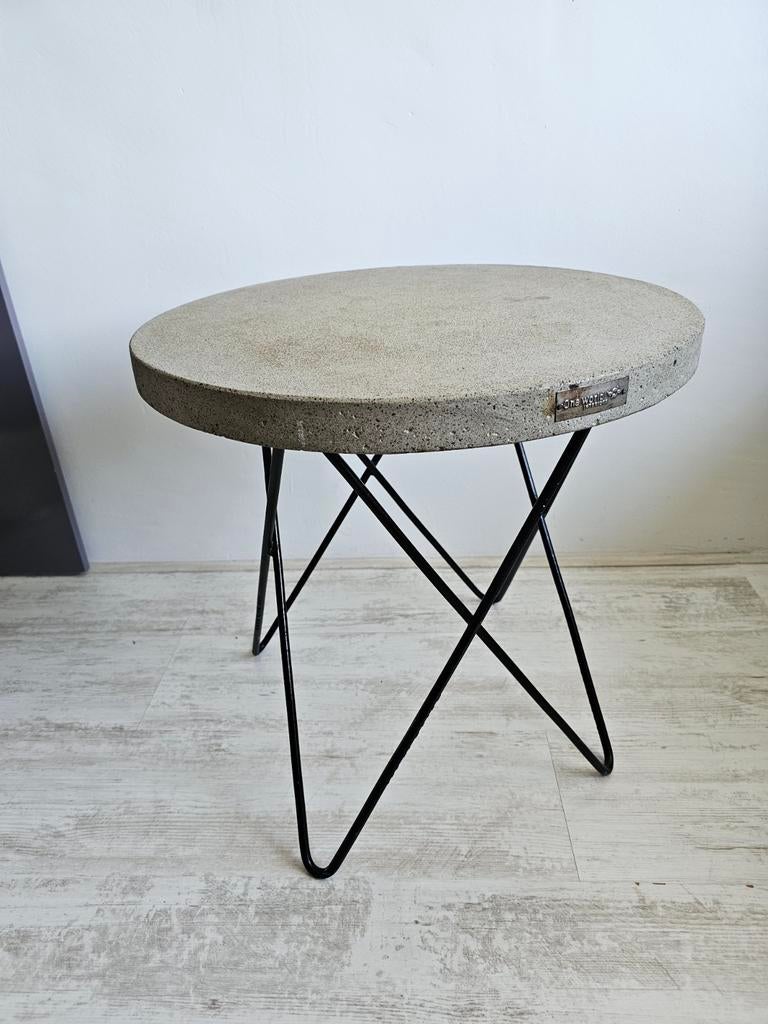 Industriële bijzettafel met betonnen blad - One World, Ophalen, Rond, Industrieel, Modern, 55 tot 75 cm