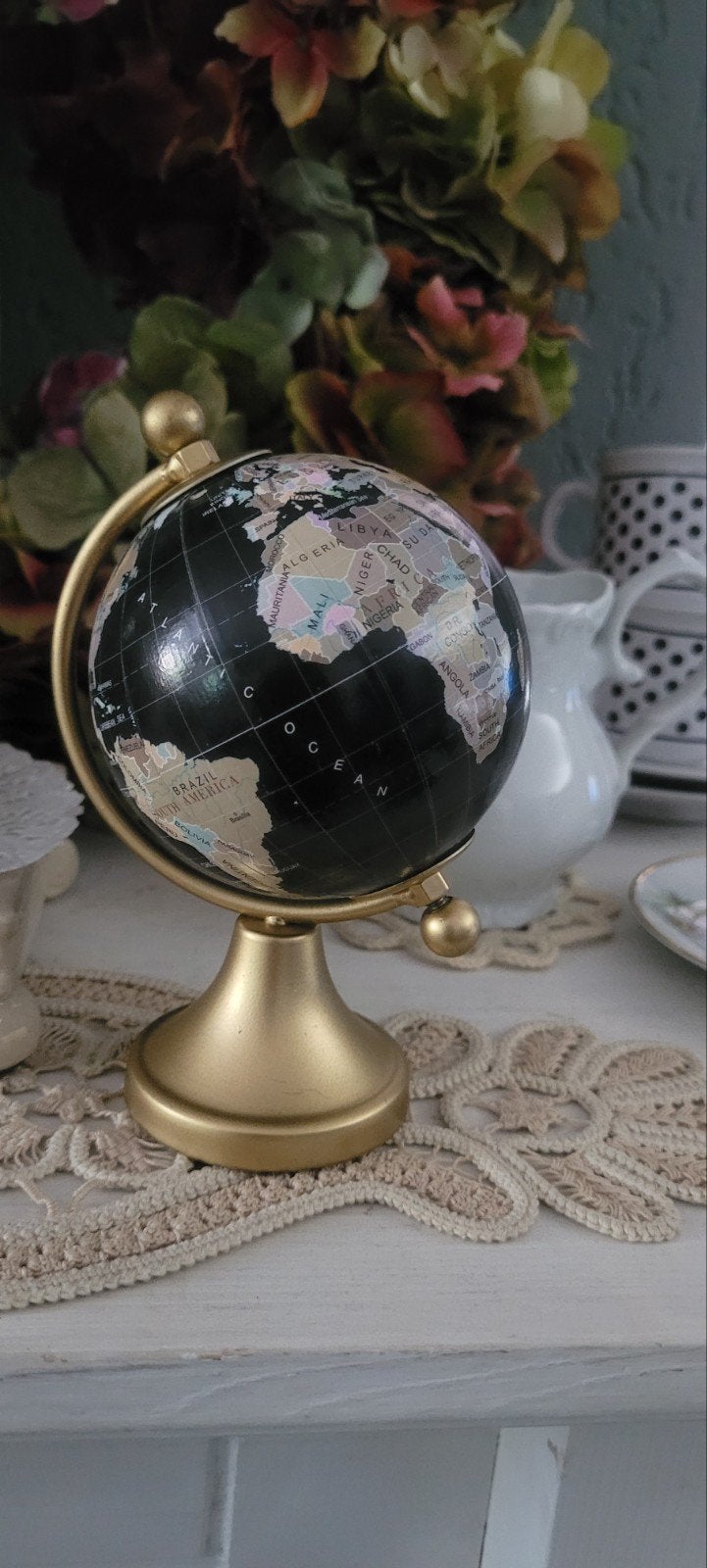 Decoratieve mini wereldbol - Zwart met goud, Huis en Inrichting, Woonaccessoires | Wereldbollen, Ophalen of Verzenden