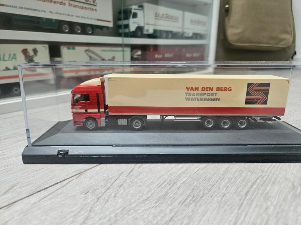 MAN vrachtwagen model Van Den Berg Transport led verlichting, Hobby en Vrije tijd, Modelauto's | 1:87, Zo goed als nieuw, Overige merken