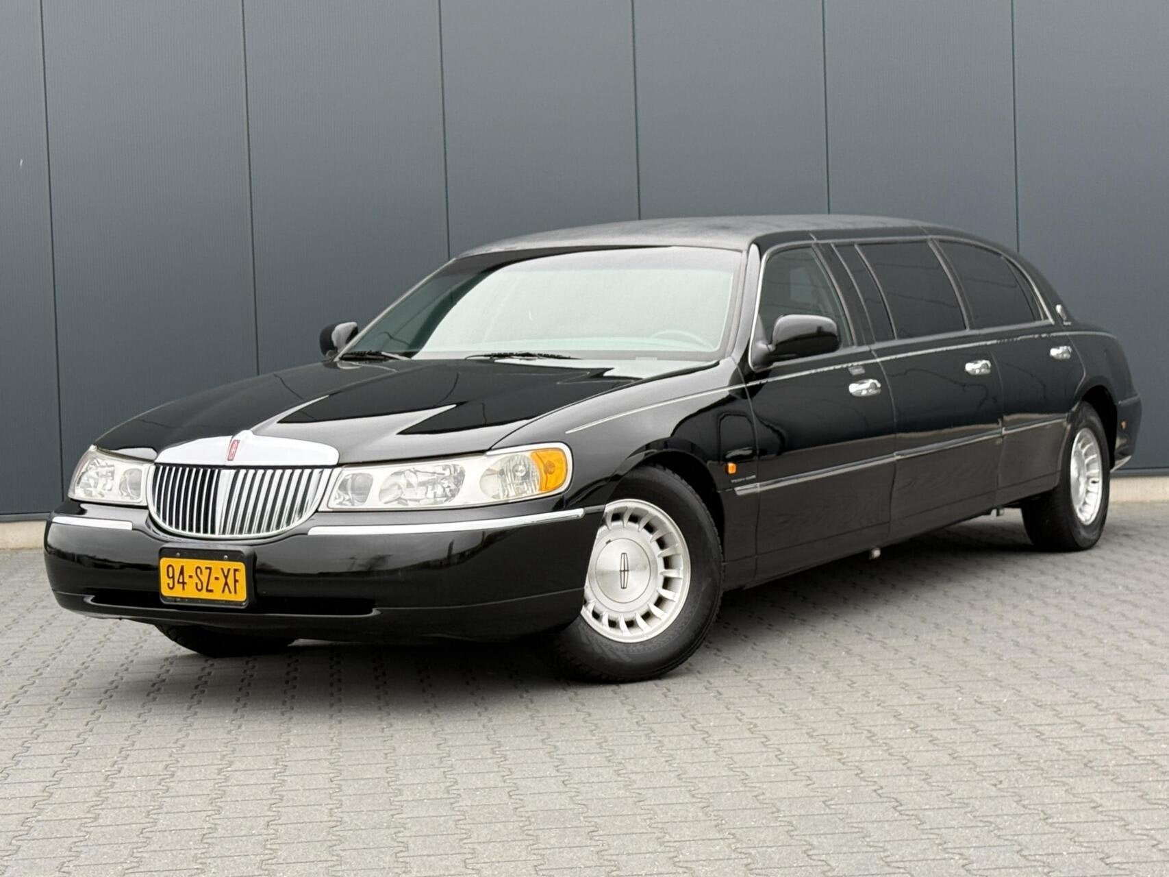 Lincoln Town Car 4.6 V8 Executive Series - INCL BTW - Topcon, Auto's, Lincoln, Achterwielaandrijving, Town Car, Zwart, Bedrijf