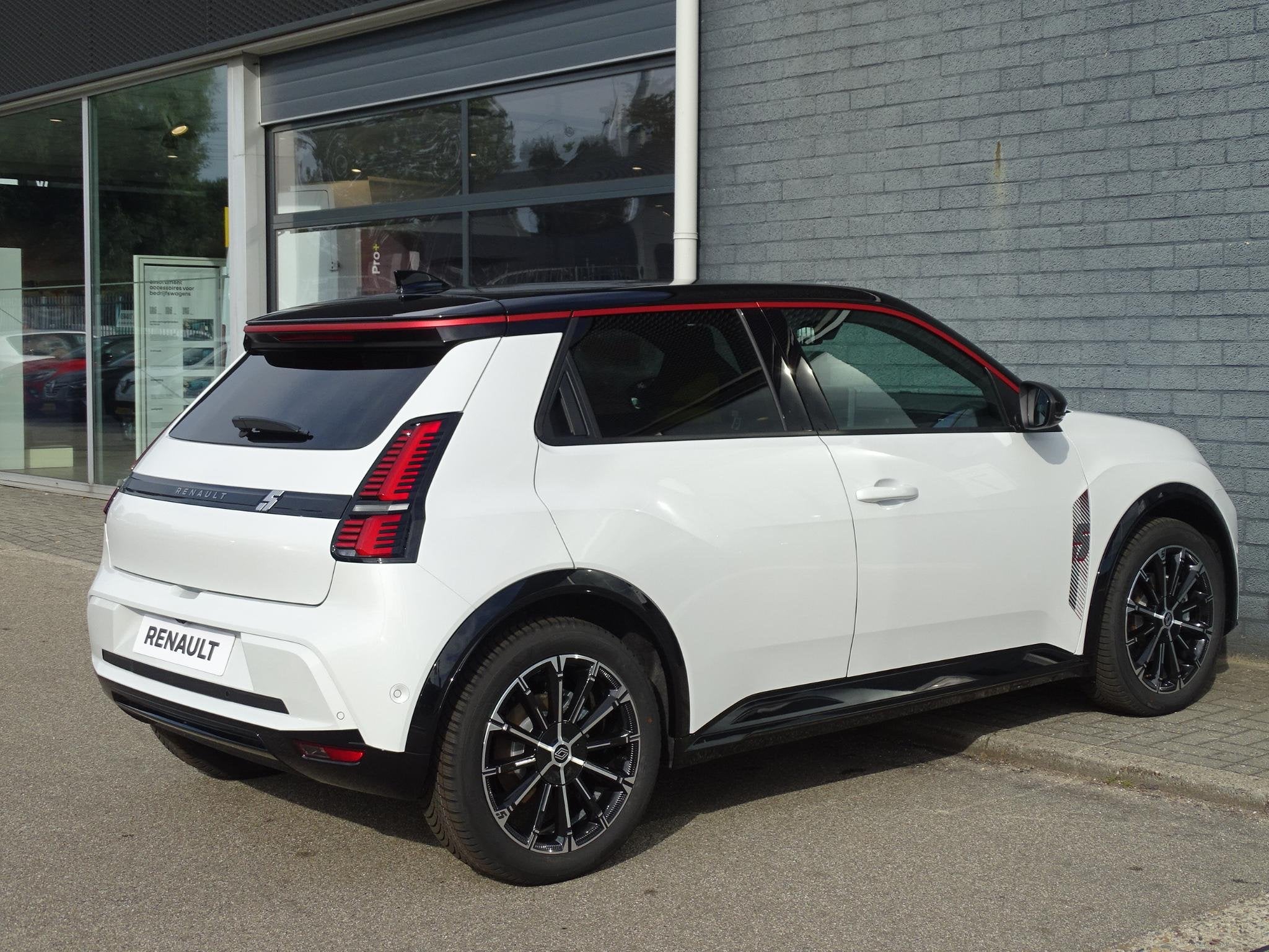 Renault 5 comfort range iconic cinq 52 kWh NU 5 JAAR GARANTI, Auto's, Stof, 1429 kg, Wit, Nieuw