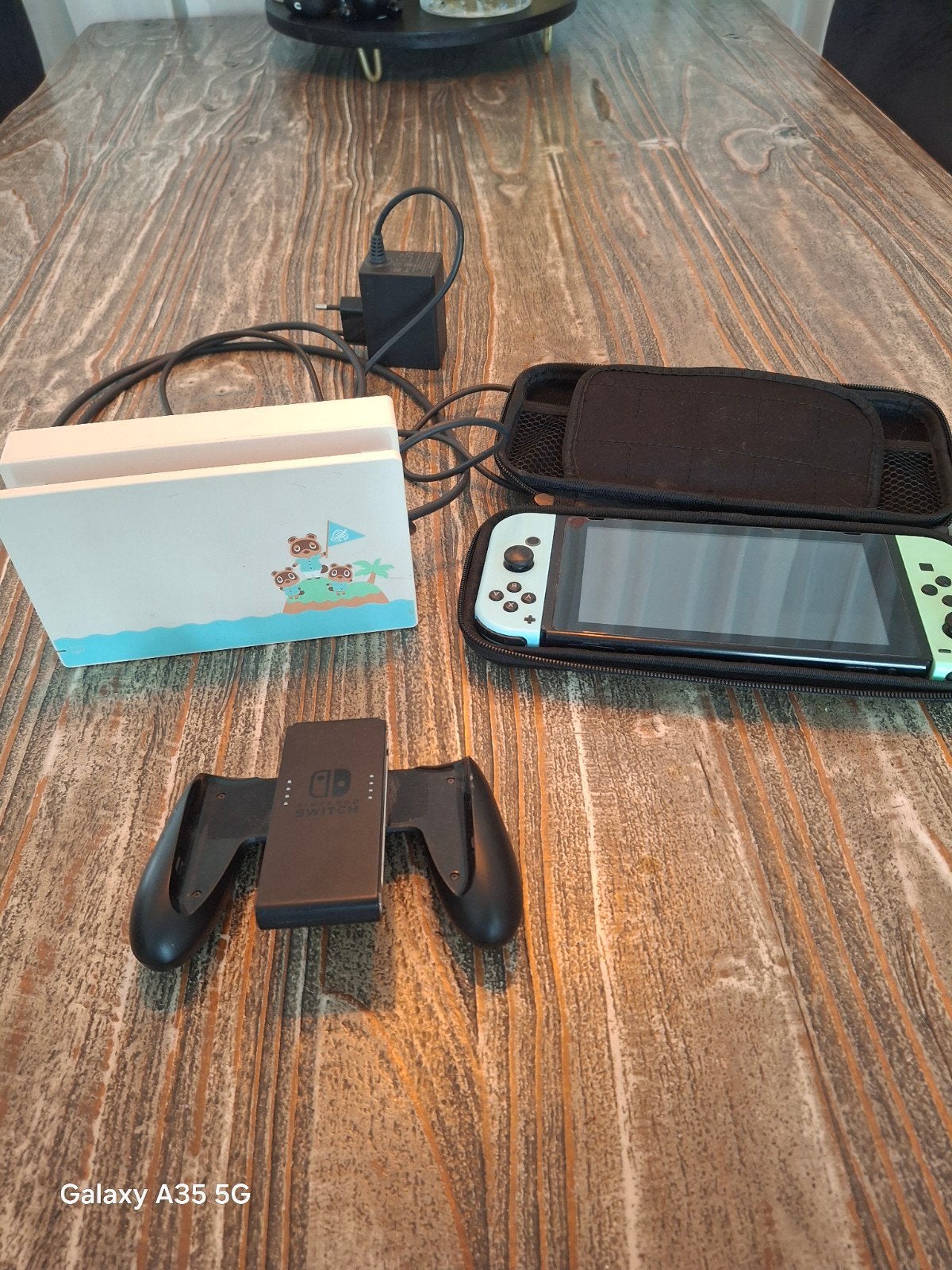 Nintendo Switch OLED Animal Crossing Editie met accessoires, Spelcomputers en Games, Spelcomputers | Nintendo Switch, Ophalen of Verzenden