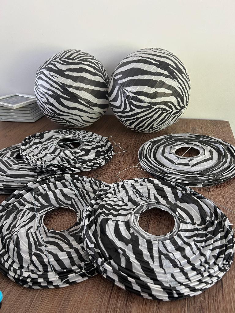 7 x papieren lampionnen zebraprint, Ophalen of Verzenden, Zo goed als nieuw, Versiering, Overige