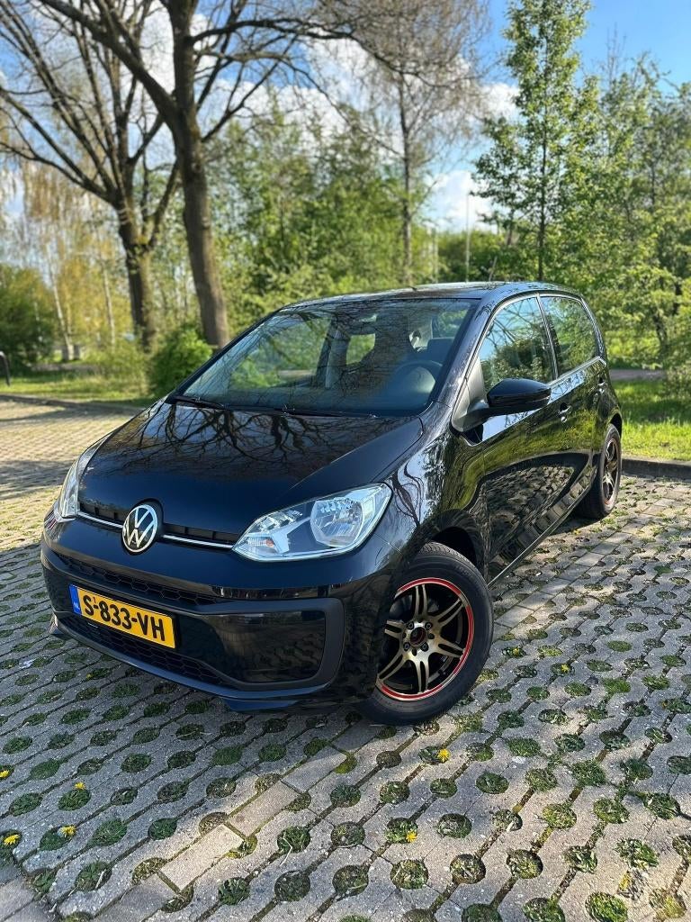 Volkswagen Up! 1.0 MPI 65PK 5deurs AIRCO  2023 Zwart, Auto's, Stof, Sound system, 4 stoelen, Origineel Nederlands