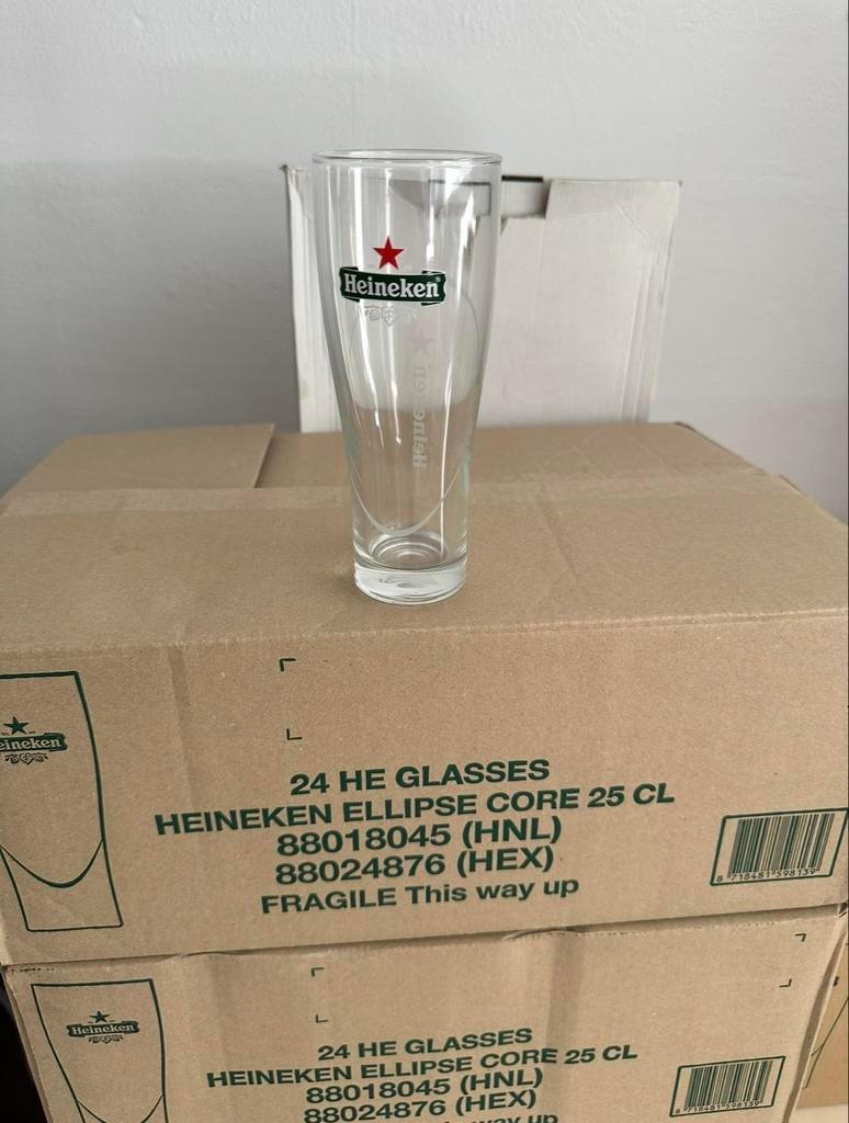 Heineken bierglazen: 60x 0,3L en 24x 0,5L, Ophalen, Nieuw, Glas, Glas of Glazen