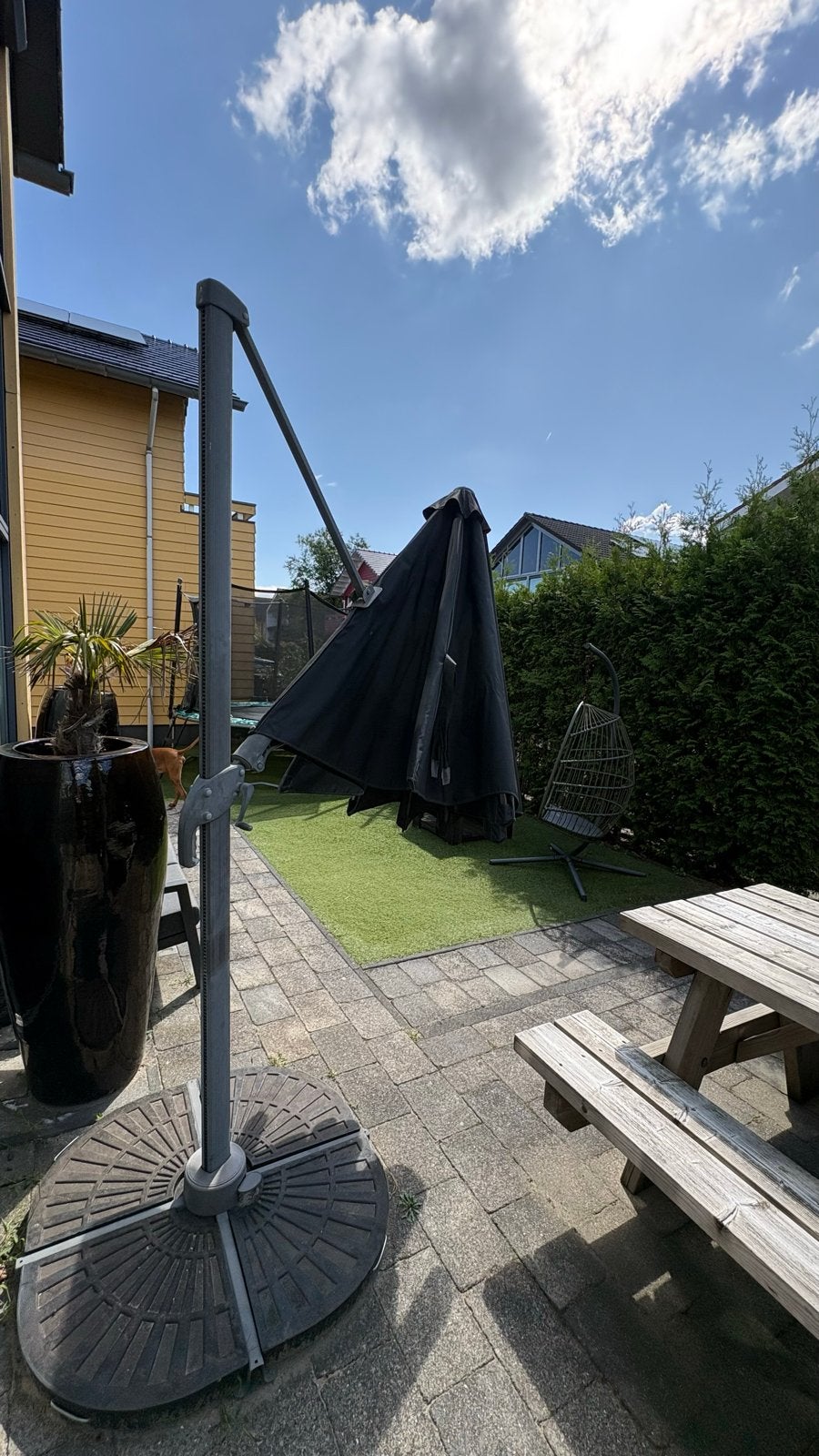 Foto 5 van Stevige zweefparasol met verschuifbare steenvoet