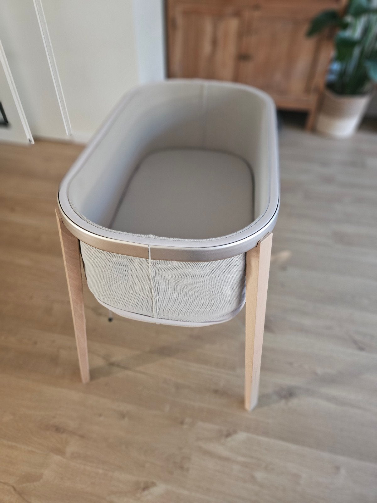 Stokke Snoozi wieg – Sandy Beige, Kinderen en Baby's, Babywiegjes en Ledikanten, Ophalen, Zo goed als nieuw