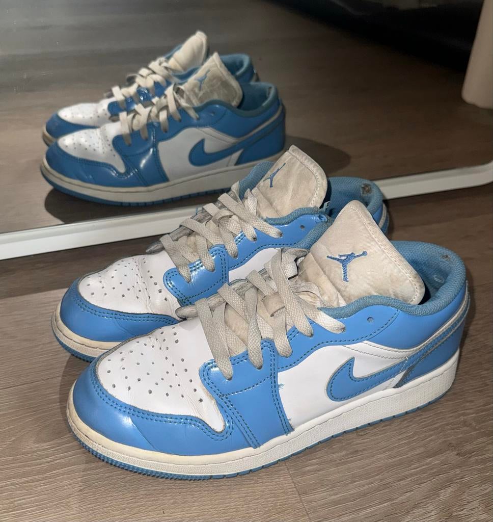 Jordan 1 Low SE Legend Blue Patent (GS), Kleding | Dames, Schoenen, Gedragen, Sneakers of Gympen, Blauw, Ophalen of Verzenden