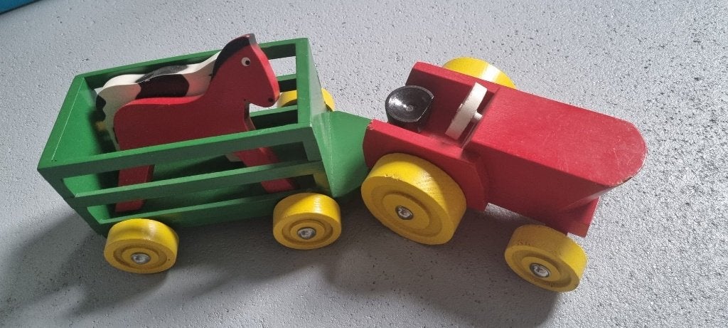 Houten speelgoed vintage Tractor met wagen en koe en paard, Ophalen of Verzenden, Zo goed als nieuw